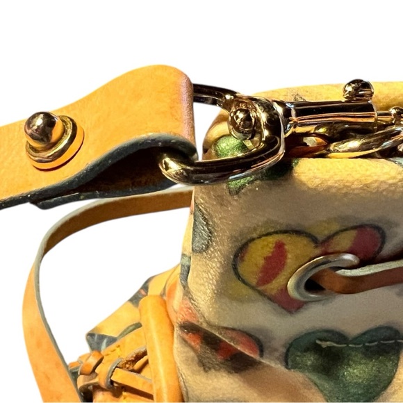 Donney and Bourke PU CRAYON handbag EUC. Versatile styling, fine craftsmanship. - Picture 8 of 11